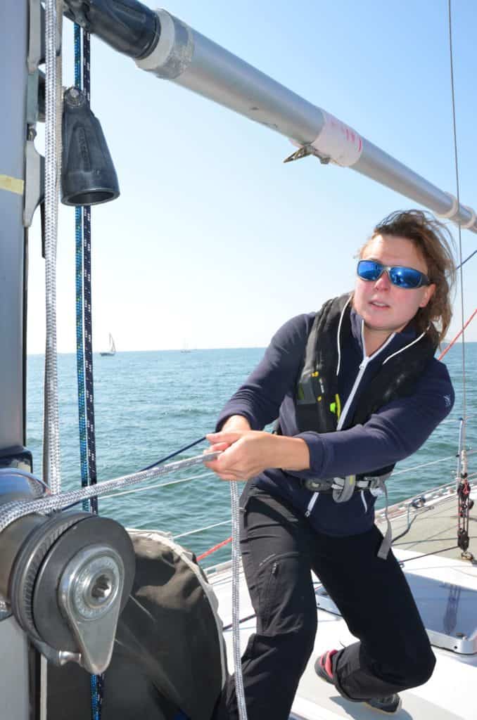 Bretagne-Sailing-Experience-ecole-de-croisiere-equipiere-winch