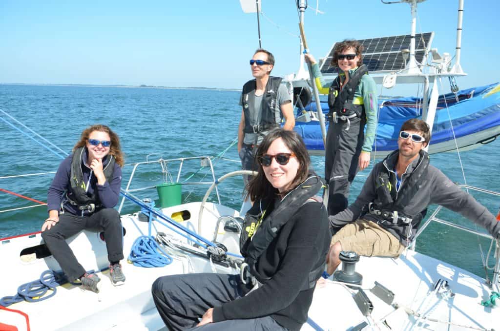 Bretagne-Sailing-Experience-equipe-a-bord-toani-joie